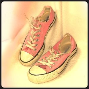 Pink converse chucks